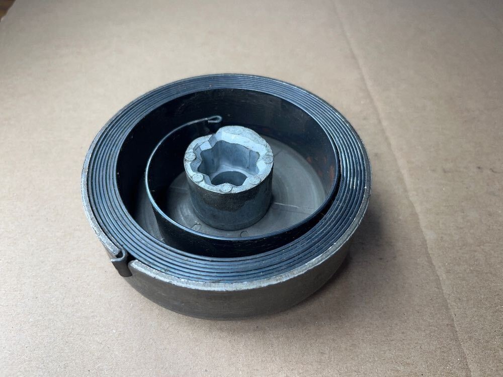 Briggs & Stratton 296455 CUP/SPRING
