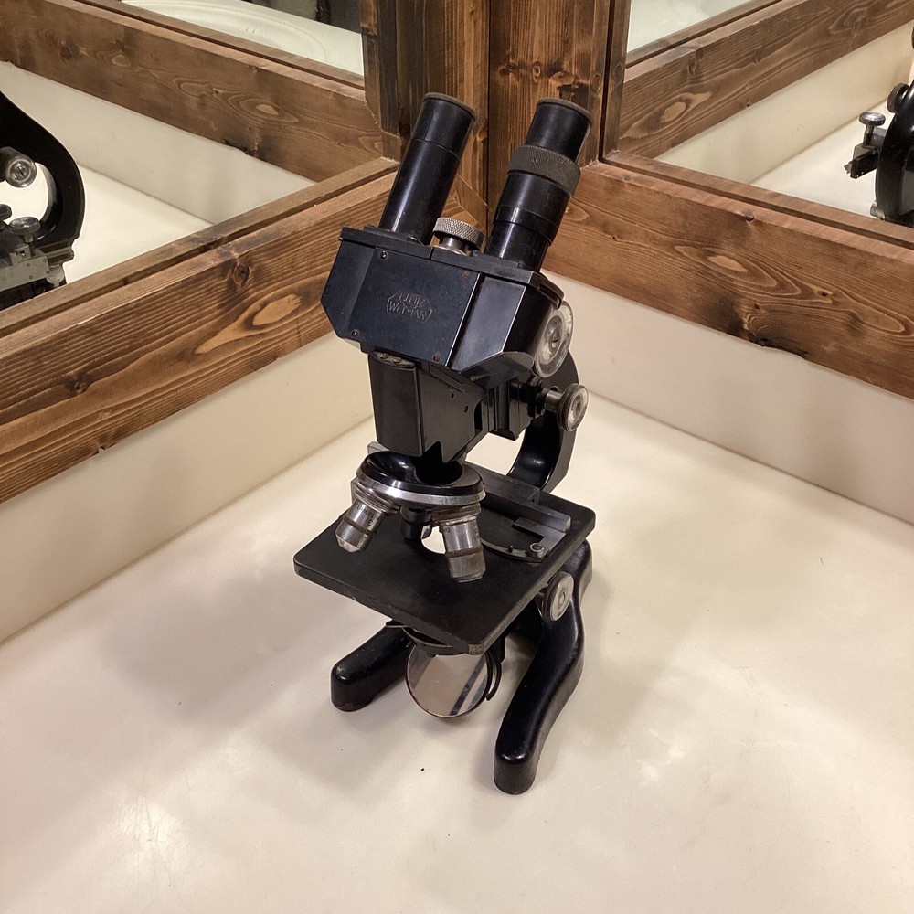 Vintage ERNST LEITZ WETZLAR Microscope - 3 Objectives Included