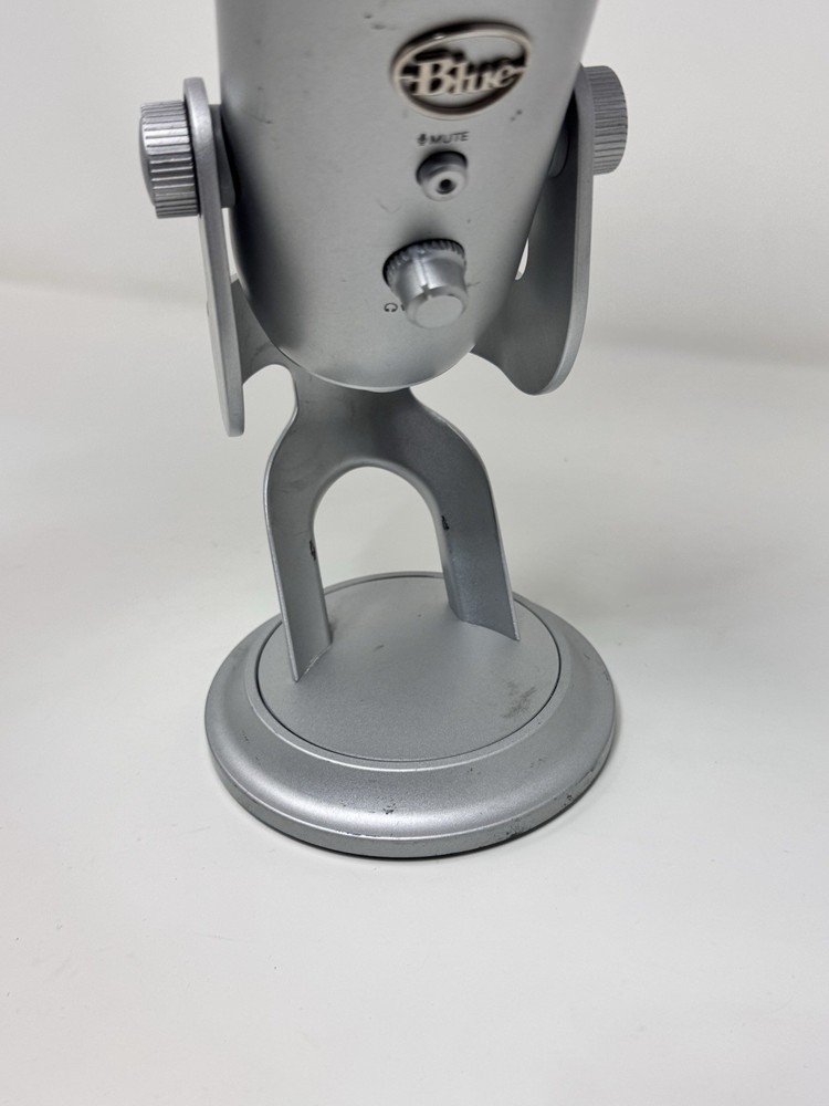 Blue Yeti USB Microphone Silver Desktop Stand Tested Working