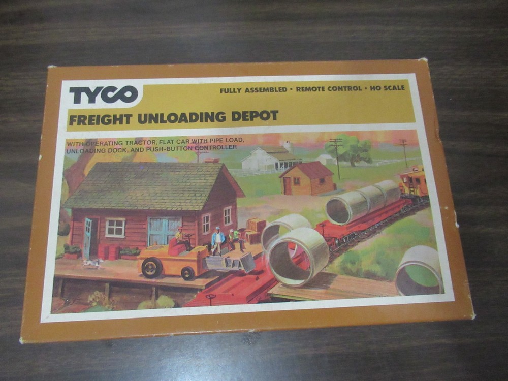 Vintage Tyco Freight Unloading Depot COMPLETE? in box UNTESTED
