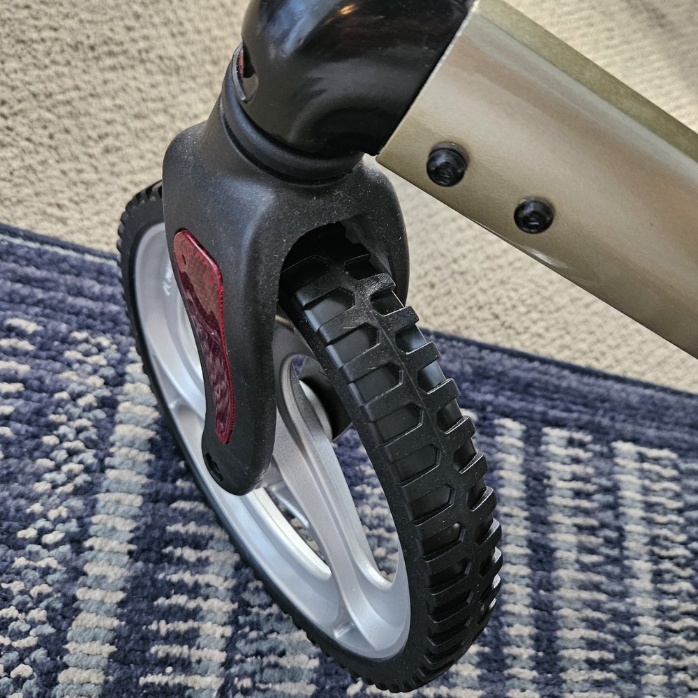 OASIS-SPACE ROLLATOR WALKER, EXCELLANT CONDITION, LTD USE , HEAVY DUTY