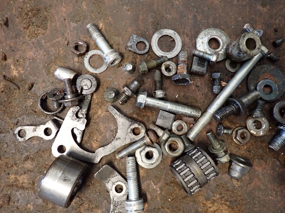 1990 1999 Suzuki RM 80 motor shift misc bits