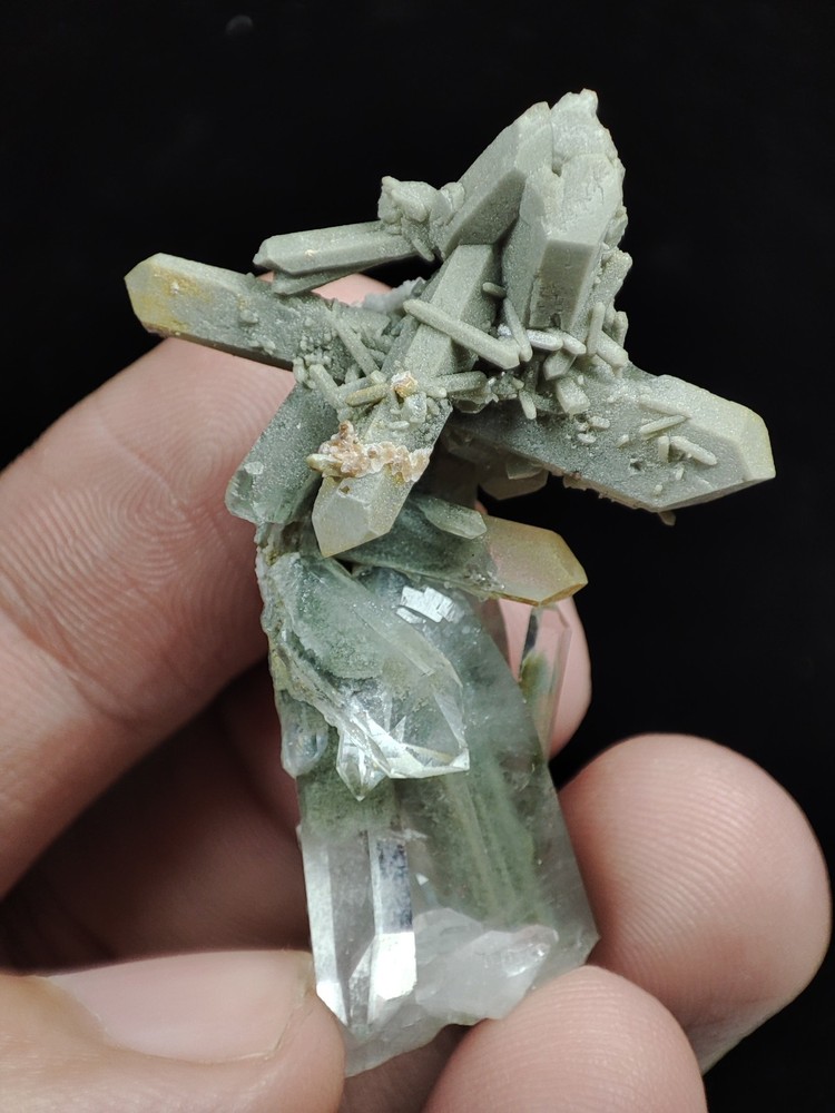 Chlorite Quartz Crystal with Having Beautiful Growth-Pk