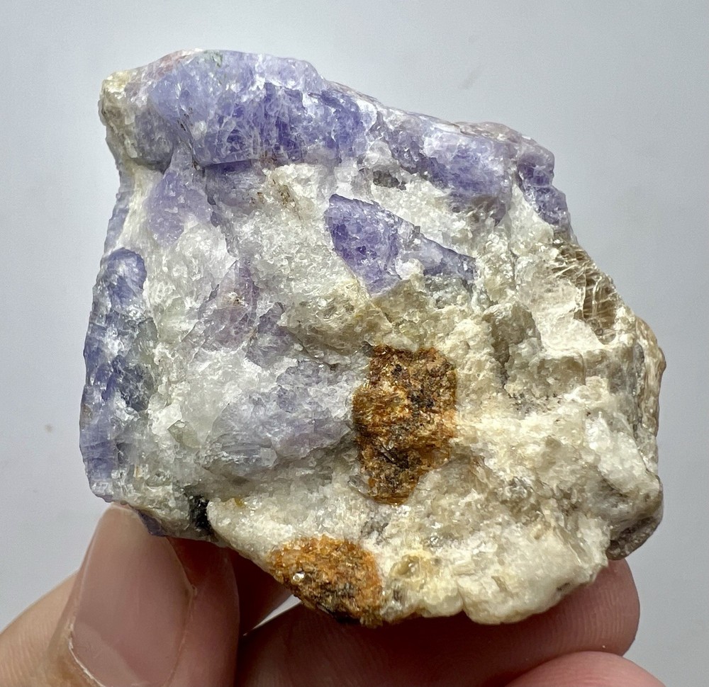 98 Gr. Superb Fluorescent Phosphorescent Tenebrecent Hackmanite Crystals