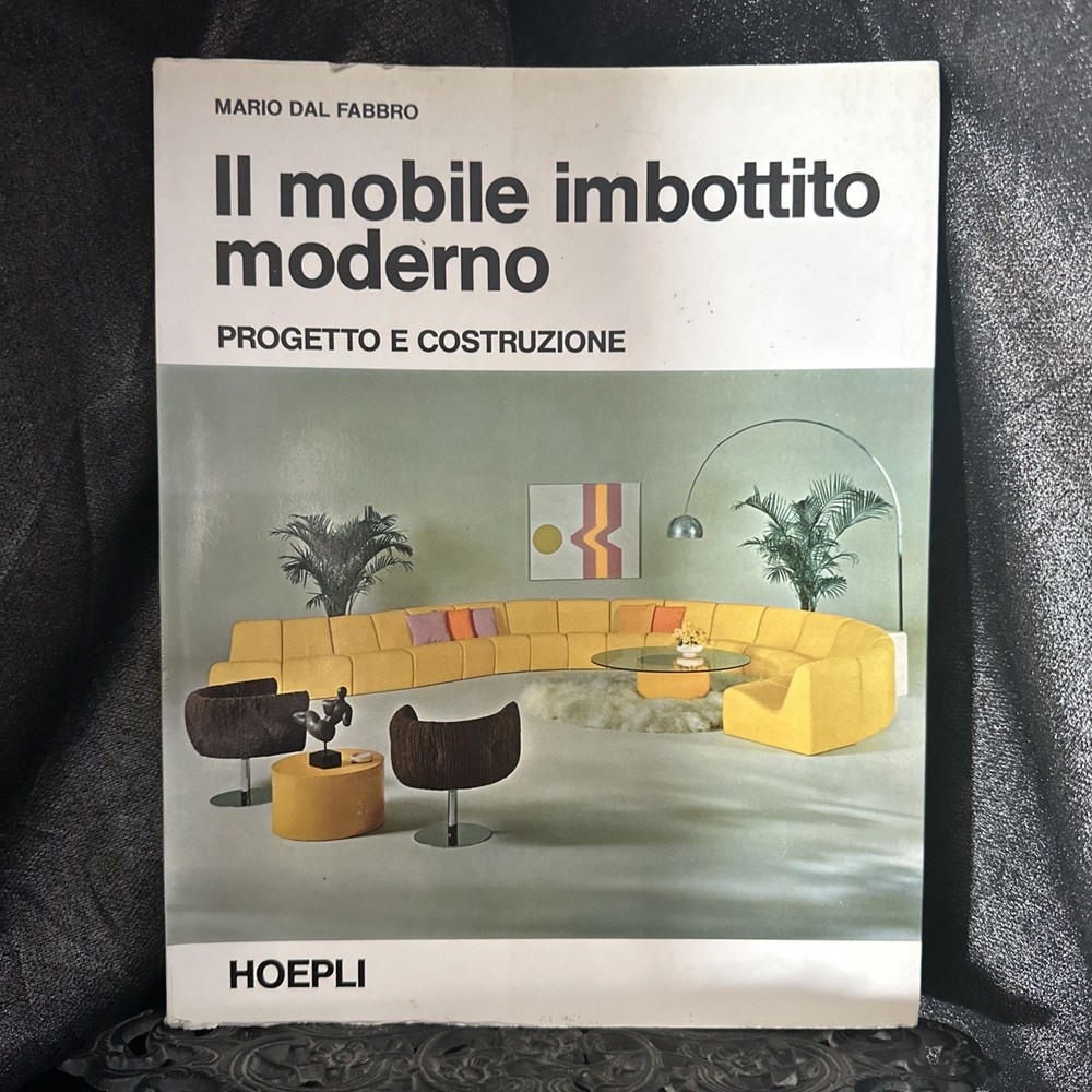 II Mobile Imbottito Moderno Hoepli 1972