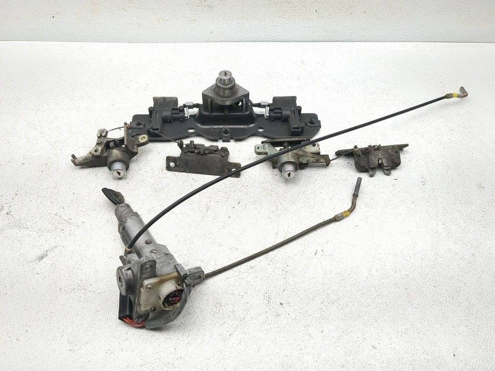 08-17 Victory Vision Deluxe Ignition Lock Set With Key
