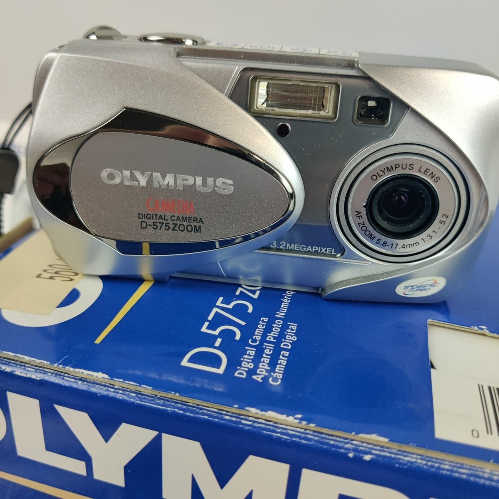 Olympus D-575 Compact Digital Camera Silver Tested Boxed plus memory card