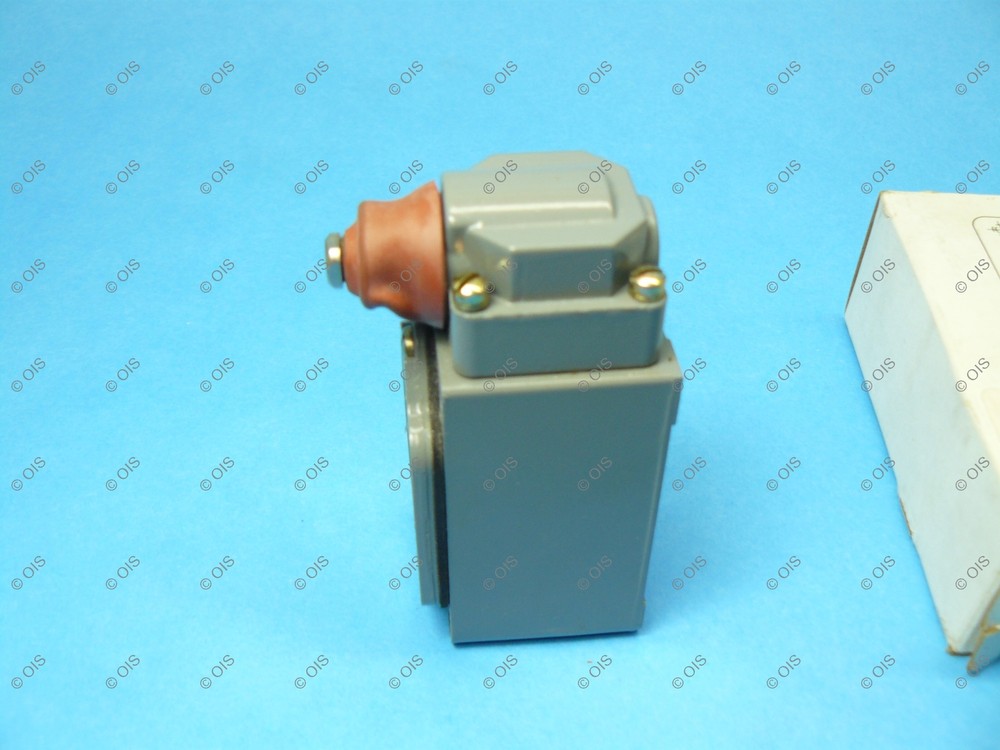 Cutler Hammer 10316H282 Limit Switch Side Pushbutton Spring Return New