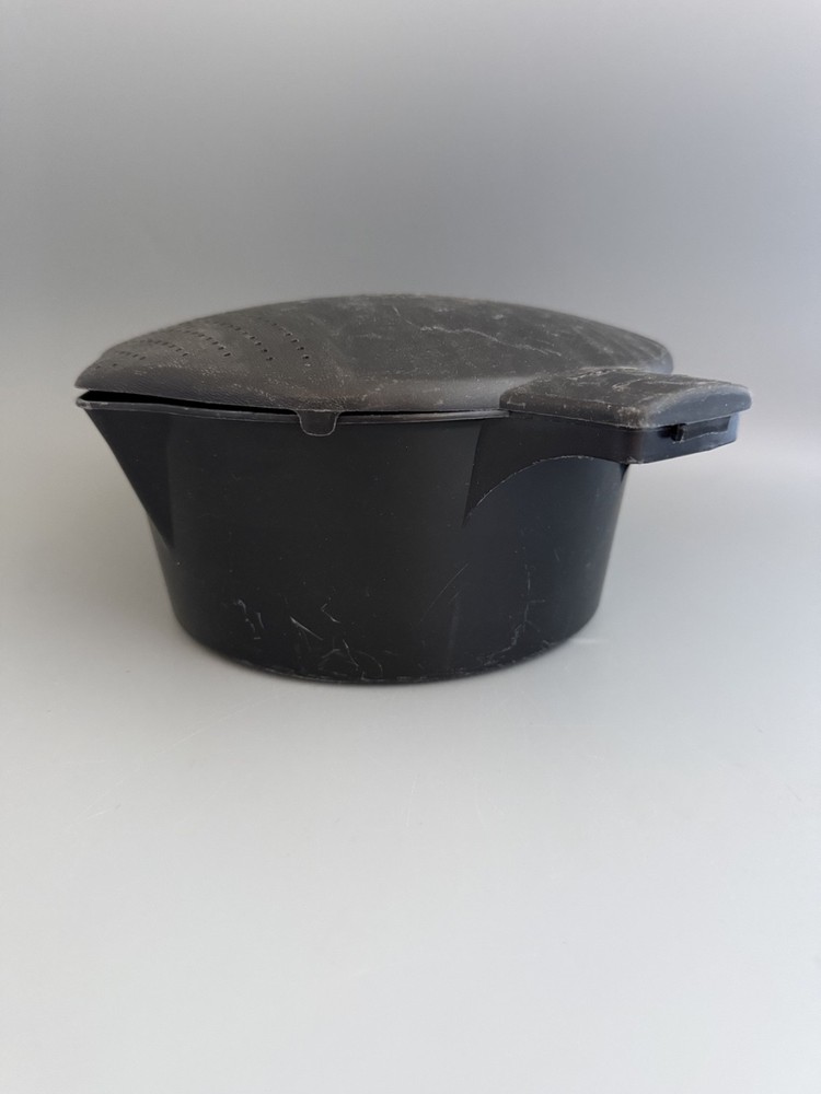 Pampered Chef Microwave bowl 2 Quart/8 Cup Black Plastic