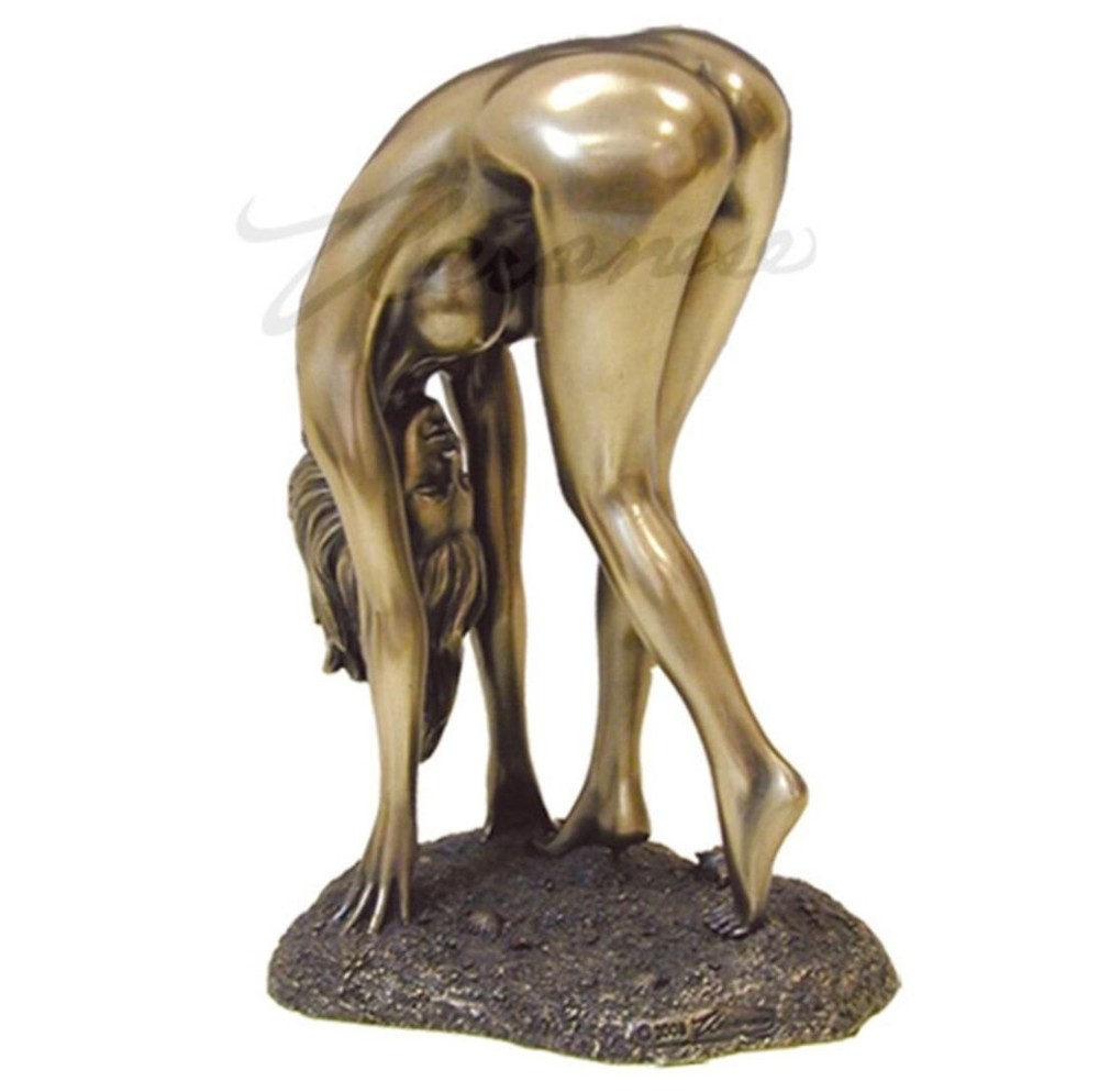 Patricia Bronze statue