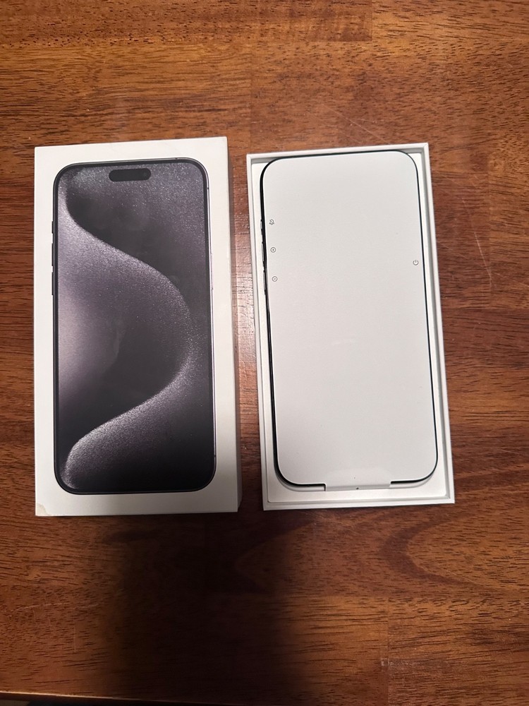 Apple iPhone 15 Pro Max - 256 GB - Black Titanium (Unlocked)