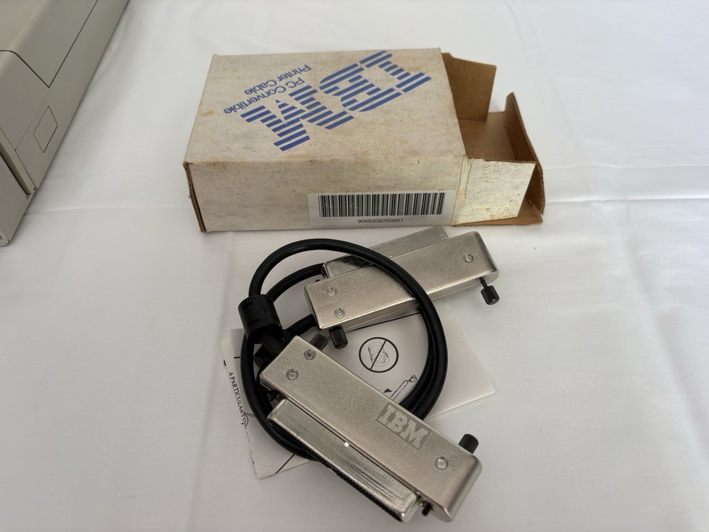 IBM PC 5140 Convertible BUNDLE - Vintage Portable Computer. Powers Up!