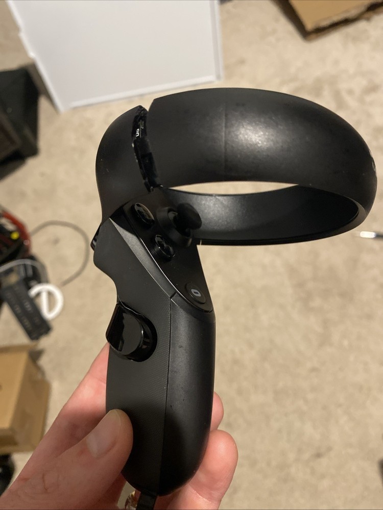 Oculus Rift S/Quest - Right hand Controller  Controller Only B Cracked Working