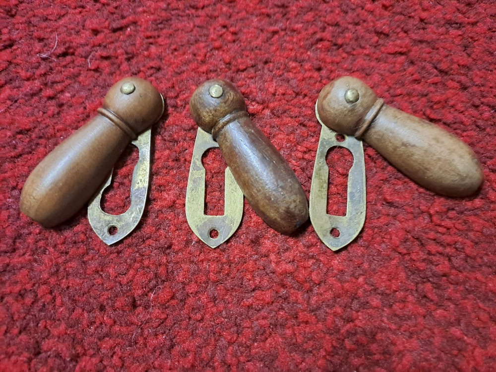 Antique Escutcheon Keyhole Cover