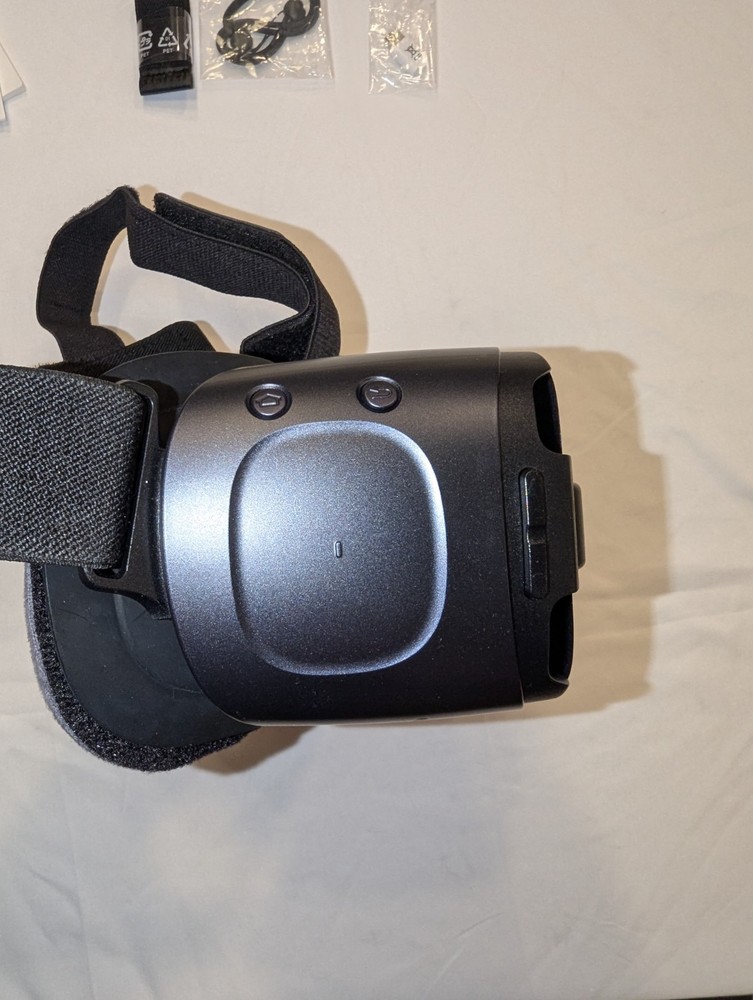 Samsung Gear VR SM-R324 With Controller
