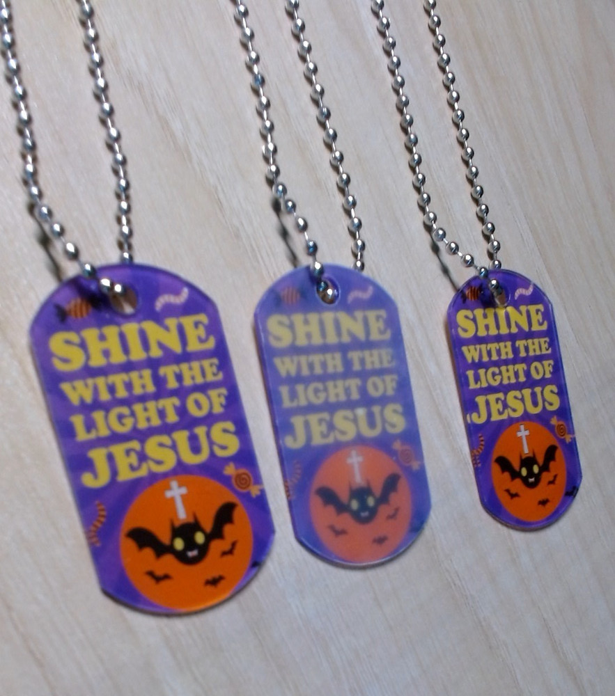 Halloween Bible Verse"ShineWithTheLightOfJesus"plastic tag with rope chains 3pc