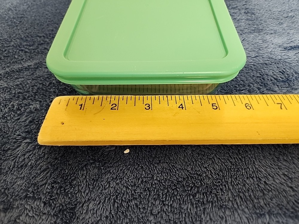 Pyrex 3 Cup Dish With Green Lid 7210