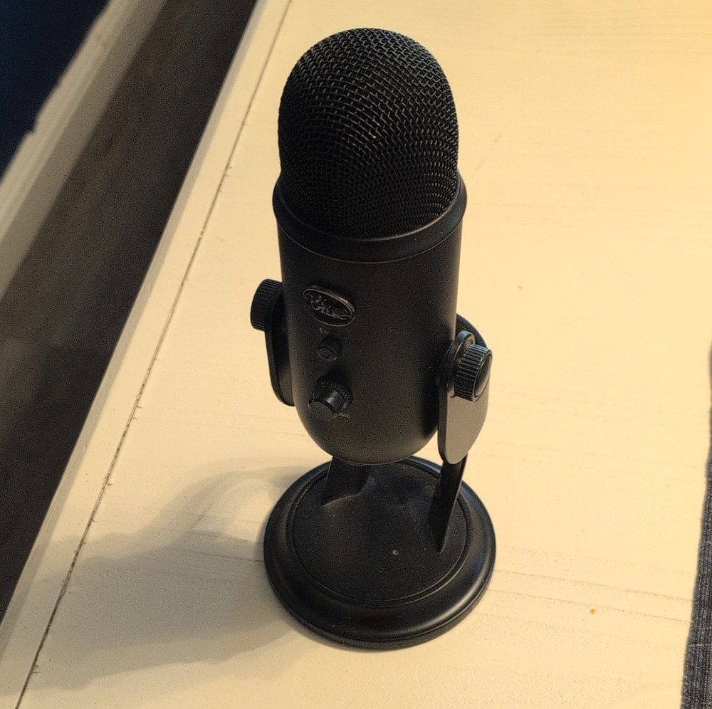 Blue Yeti Black USB Microphone, NO CABLES