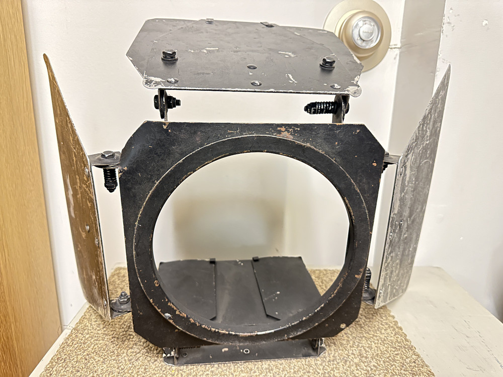 Barn door for lighting (8")