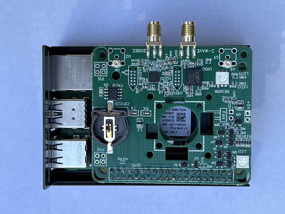 Smart Home Controller (Z-Wave 800 and ZigBee 3.0) PoE Kit for Raspberry Pi 5