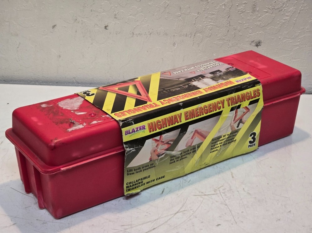 Blazer International Highway Emergency Triangles 7500 3-Pack 007739400