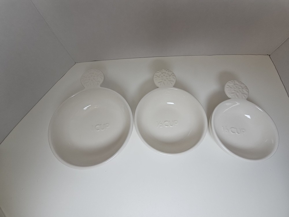 Hallmark Snowflake Nesting Ceramic Measuring Cups Set Of 3