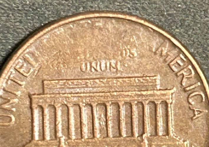 1977 D Lincoln Cent Struck Through Grease Reverse.