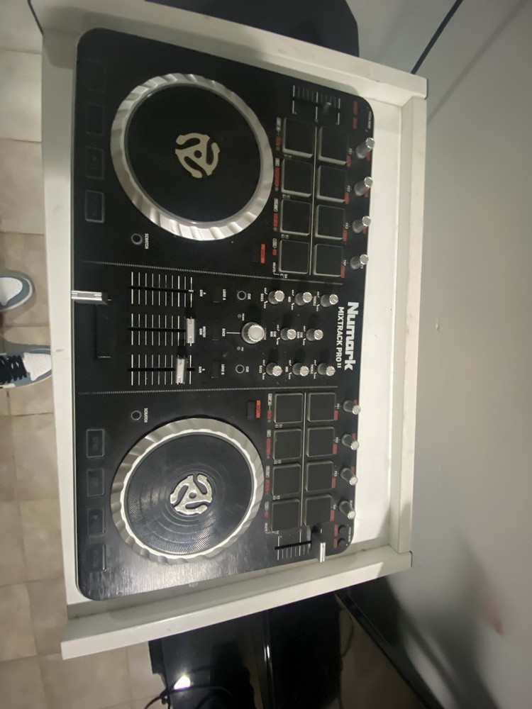 Numark Mixtrack Pro 2 Dj Mixing Controller