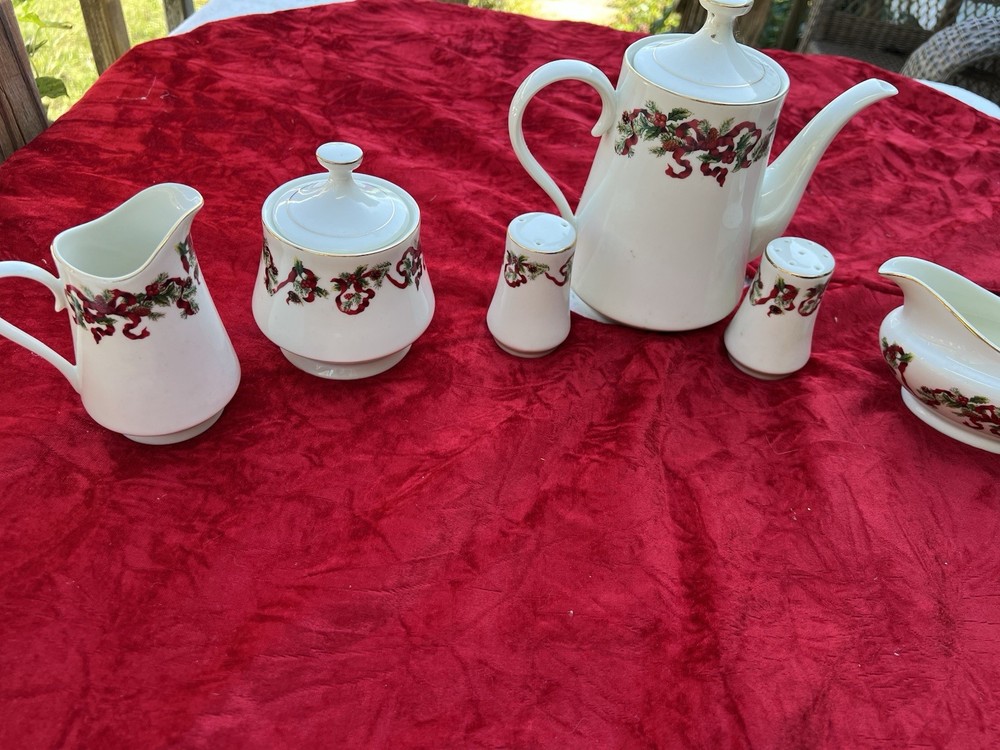 Fine China Christmas Set