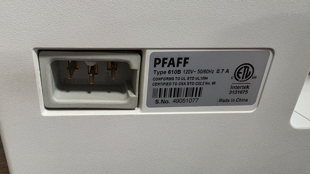 Pfaff Select 4.2 Sewing Machine Type 610B