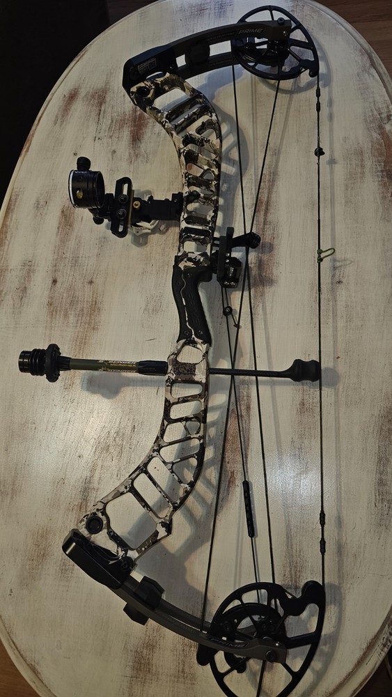 Prime RVX + 32 compound bow 70 lb. Right hand