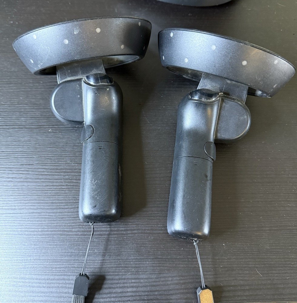 HP Windows Mixed Reality VR Headset Developers Edition - Cable & Controllers