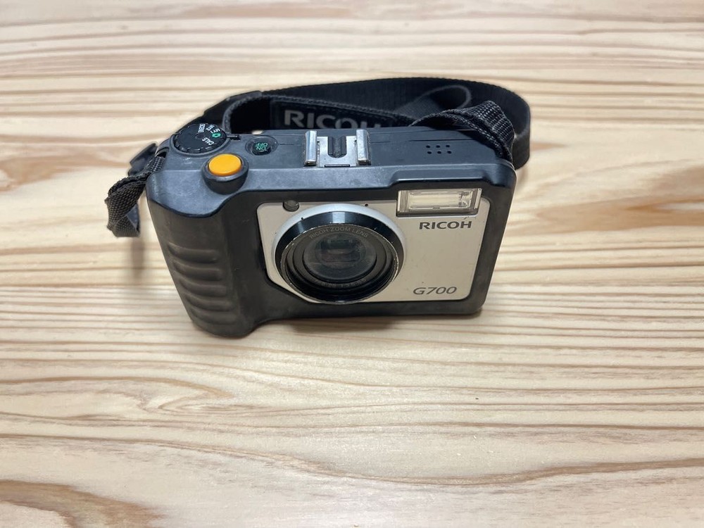 RICOH G700 digital camera