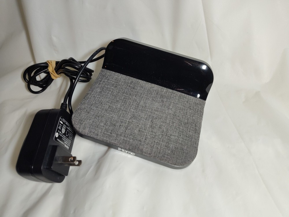 iHome iW19 Wireless Charging Pad - Pre-Owned