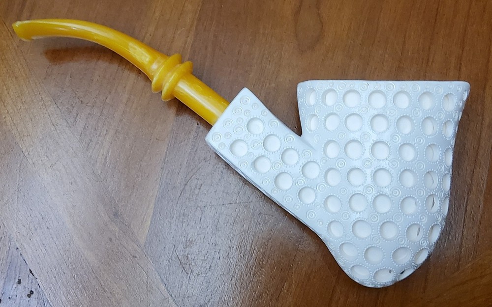 MEERSCHAUM PIPE, CIRCULAR / LATTICE DESIGN