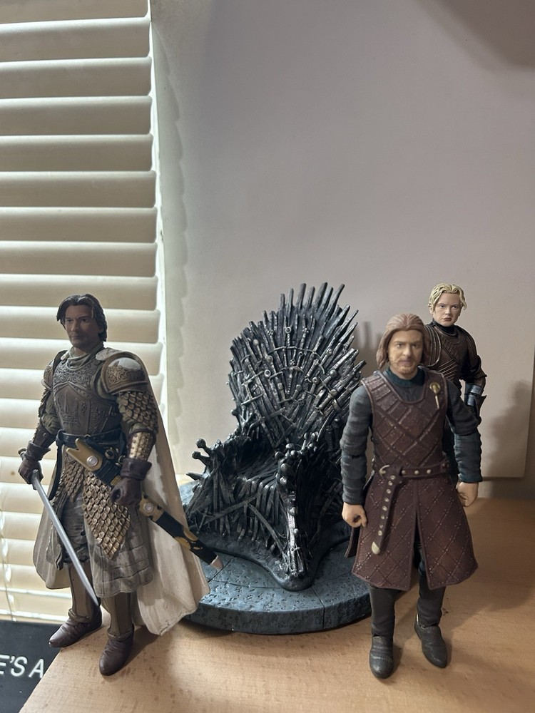 GAME OF THRONES Set With Figures