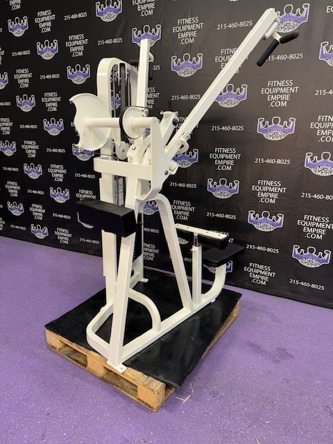 Cybex VR2 Bilateral Diverging Lat Pulldown