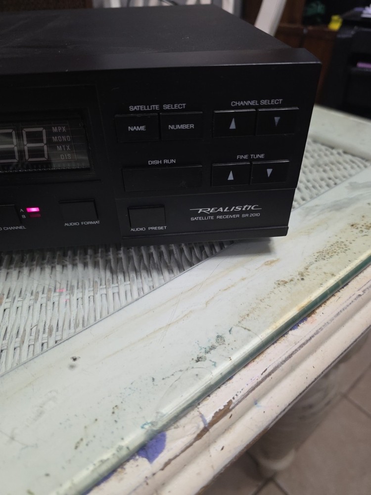 REALISTIC SATELLITE RECEIVER MODEL SR 2010