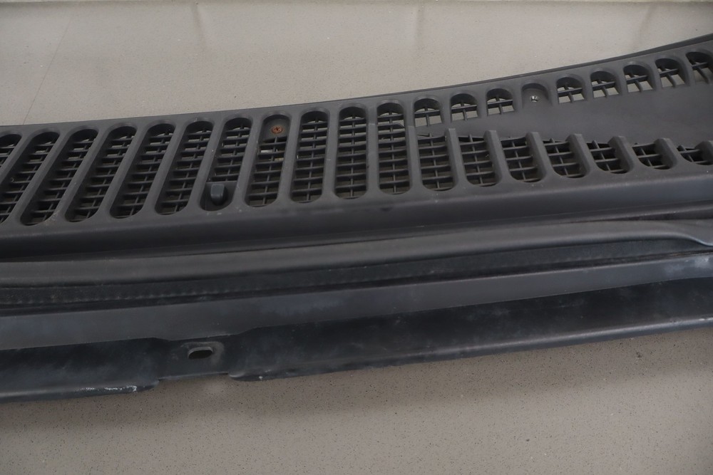 2002 Ford F350SD Front Windshield Cowl Vent Panel