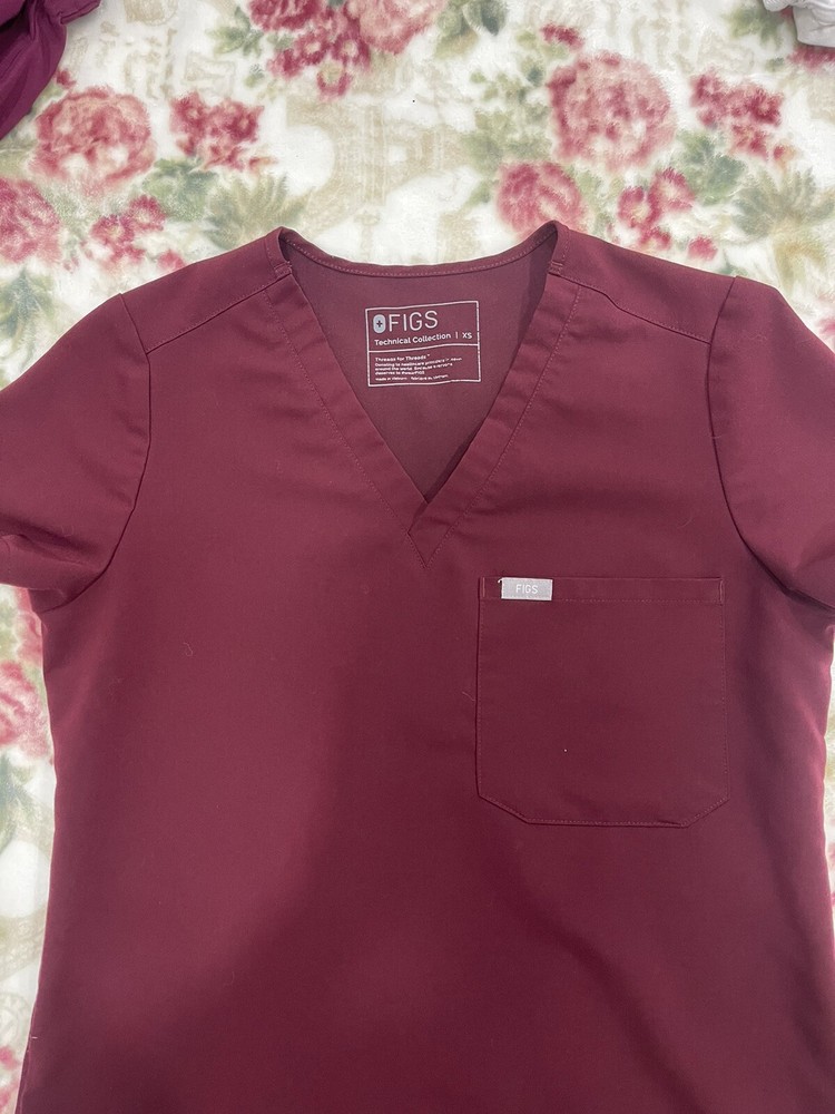 FIGS Scrub set