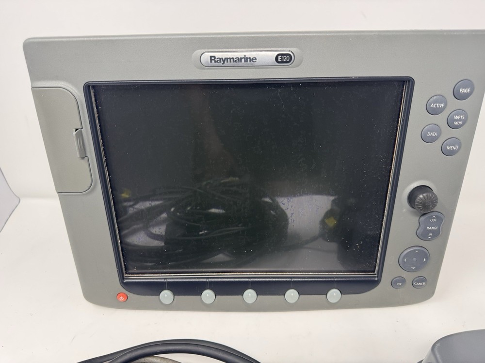 RAYMARINE E120 GPS CHART PLOTTER FISHFINDER RADAR & DSM 300