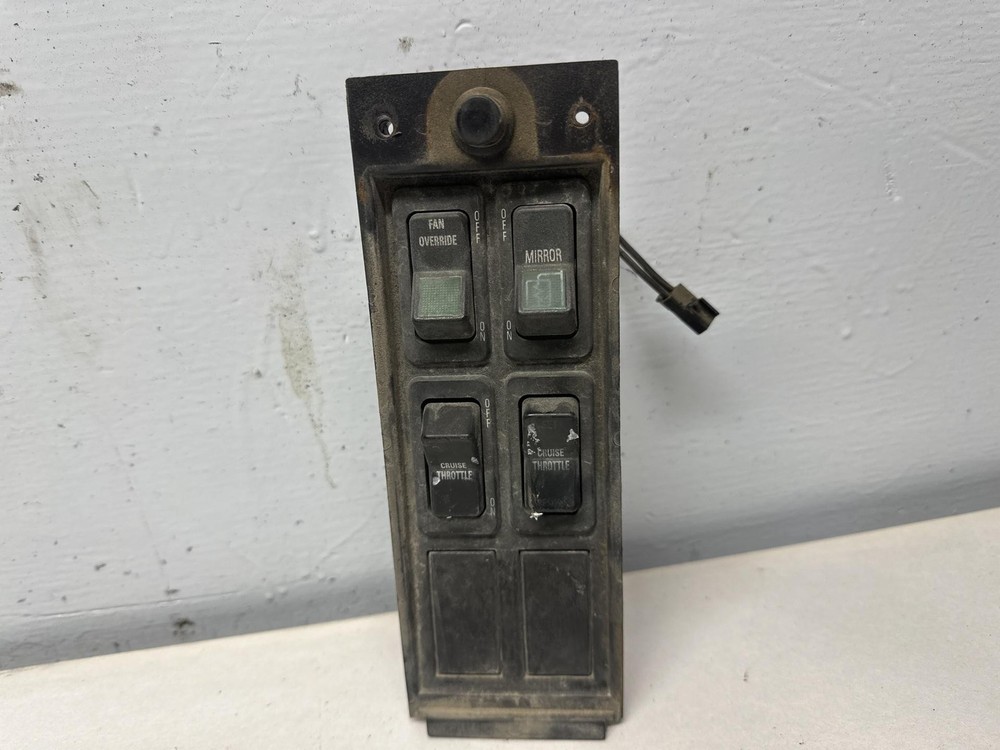 International 8100 SWITCH Dash Panel - Used