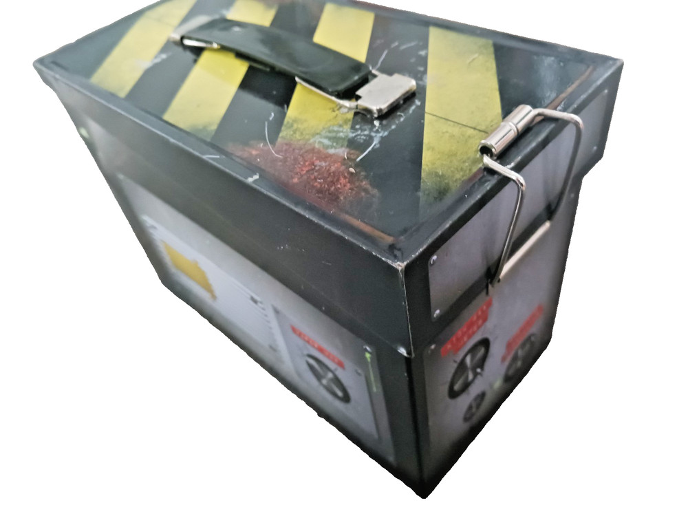 GHOSTBUSTERS GHOST TRAP TIN LUNCHBOX CONTAINER TOY BOX NICE!!!