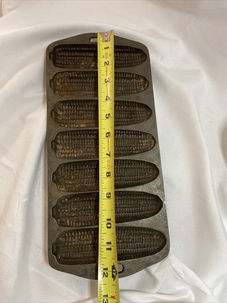 vintage cast iron corn bread pan 7 Spots