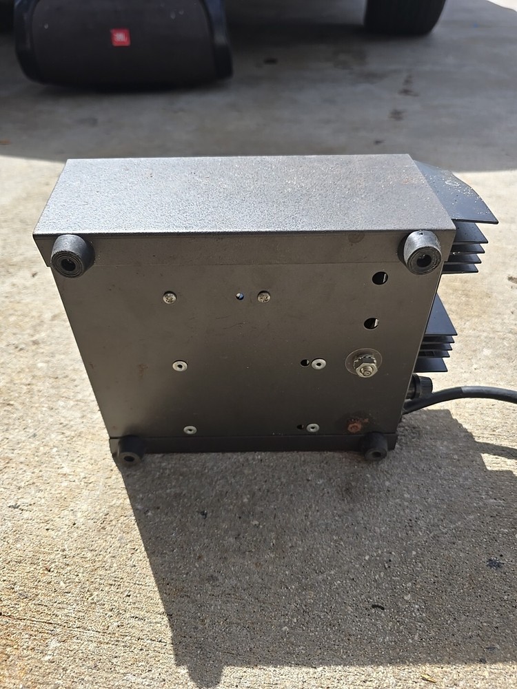 Astron 13.7Vdc linear regulated power supply Model RS-7A
