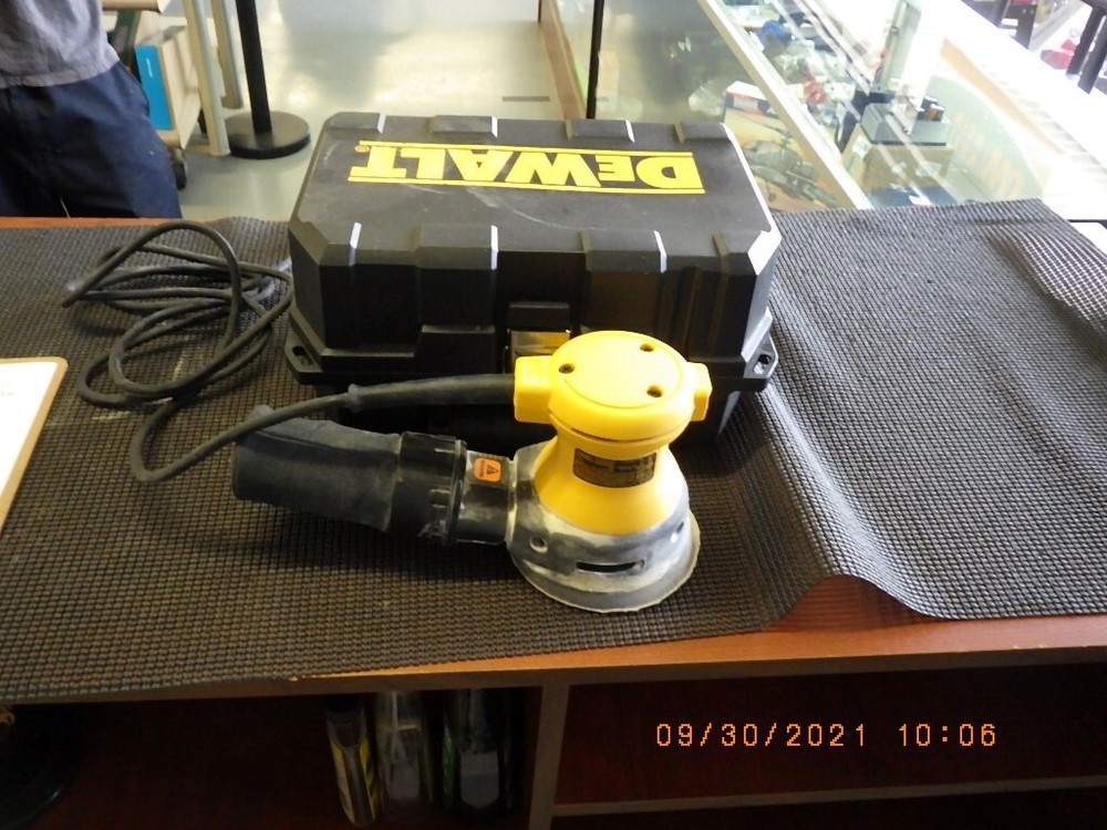DEWALT DW421 VIBRATION SANDER (INCLUDES CASE) (TDY016066)