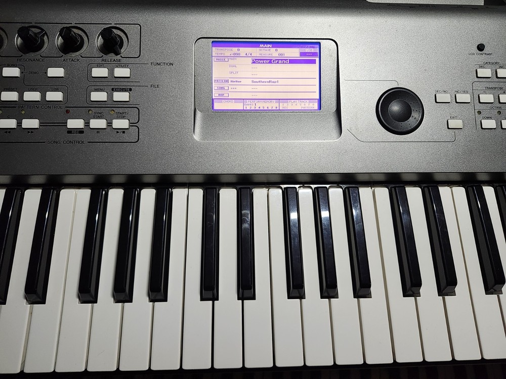 YAMAHA MM6 Music Synthesizer Keyboard