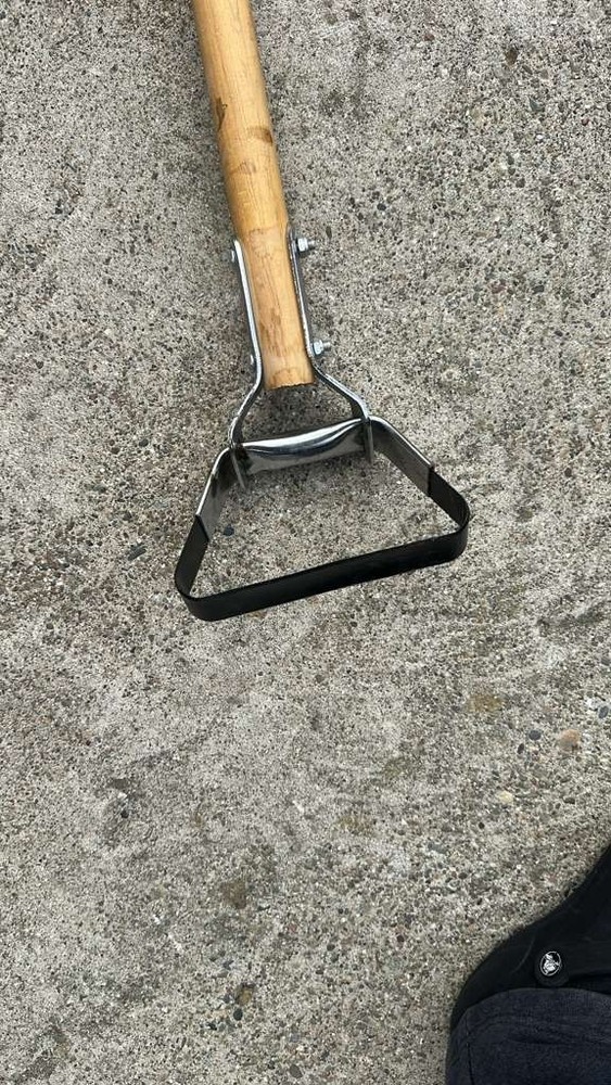 Stanley Garden Ashwood Long-Handle Wiggle Weeder
