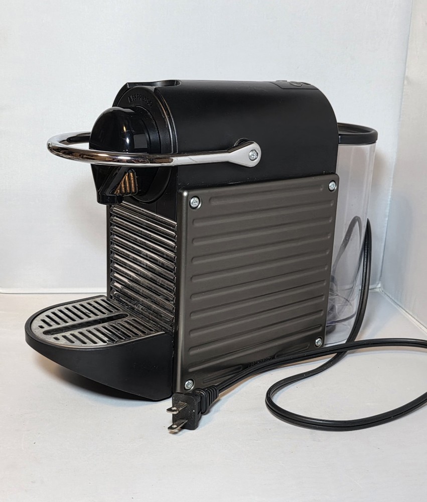 Nespresso Pixie Type C60 Espresso Coffee Pod Machine Maker & Descaling Kit