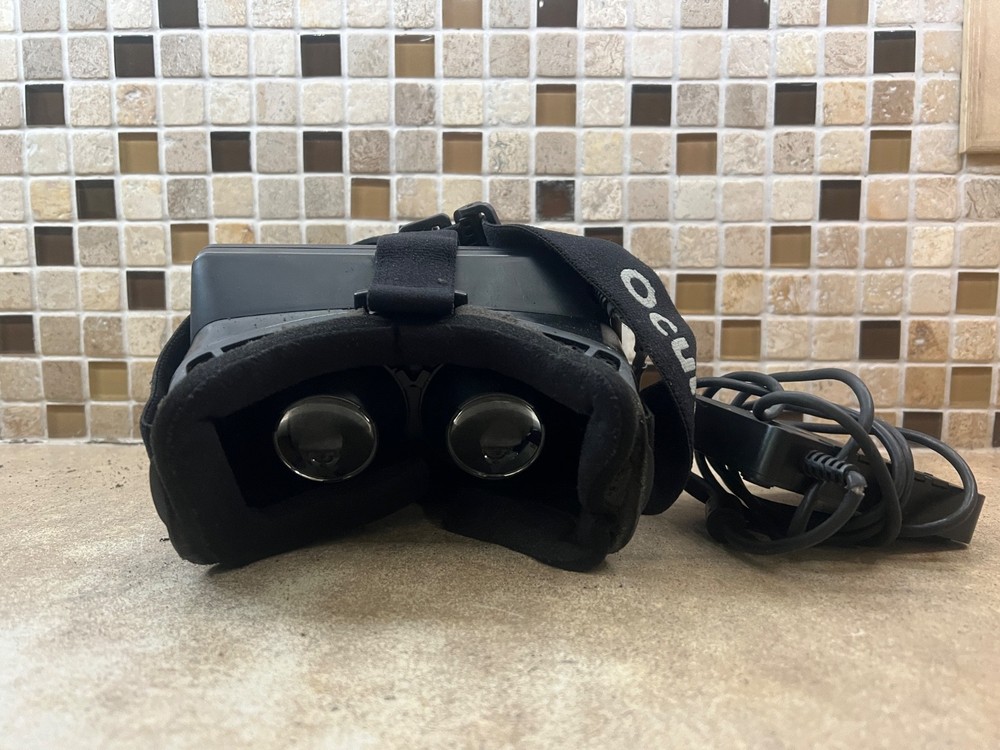 Oculus Development Kit DK Virtual Reality Headset with Case